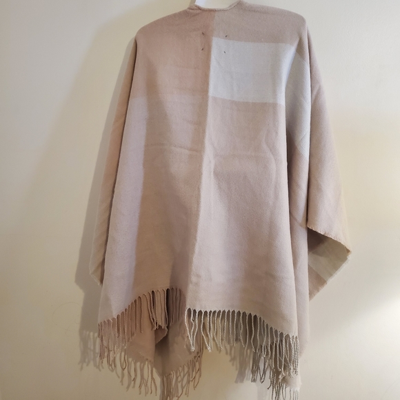 Soia & Kyo Fringed Shawl - Picture 4 of 8
